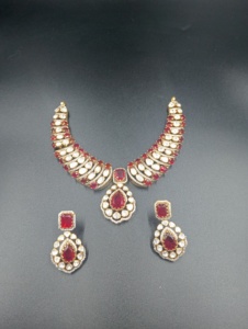 Ensemble collier et boucles d'oreilles de mariage classique Amaira Jewels pour femmes, en argent plaqué or de haute qualité, avec un design de fleurs rouges en doublet de 0,1 m de large - Product Image 6