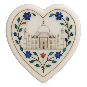 Pieza de Arte Hecha a Mano con Incrustaciones de Mármol en Forma de Corazón del Taj Mahal, con Diseño de Pietra Dura, Decoración de Mesa de Lujo - Product Image 3
