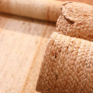 Tapis en jute moderne réversible tressé à la machine, à bords festonnés, écologique, rayé blanc naturel pour la maison et l'hôtel - Product Image 2