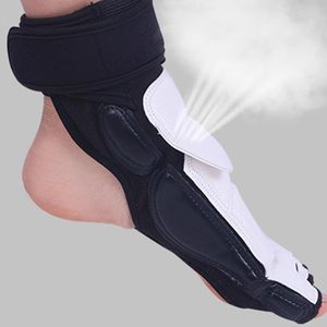 Équipements de protection pour arts martiaux en cuir de bonne qualité, protège-pieds réglables avec fermeture auto-agrippante et impression de logo personnalisée - Product Image 4