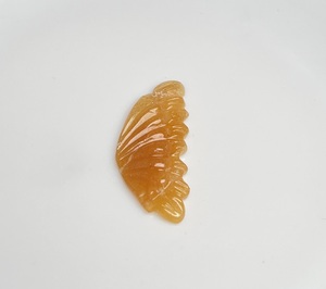 Pierre précieuse naturelle en aventurine orange sculptée en forme de feuille |   Pierres brutes sculptées à la main pour la fabrication de bijoux et la vente en gros - Product Image 1
