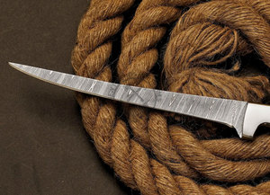 Couteau à filet en acier Damas fait main, lame de 8 pouces |   Couteau de pêche personnalisé avec manche en Pakkawood et étui en cuir |   Couteaux ambidextres - Product Image 4