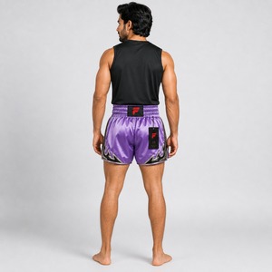 Shorts de Muay Thai modernes conçus pour la force, la flexibilité et un confort respirant, avec des matériaux de qualité supérieure et une construction durable. - Product Image 2