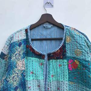 Abrigo Kantha de Algodón Khambadi Vintage Hecho a Mano, Chaqueta de Retazos con Relleno, Diseño Estampado Cosido a Mano, Tejido con Bolsillos - Product Image 3