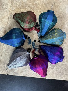 Lanterne artisanale vietnamienne en bambou et satin, écologique, durable, style artisanal, pour restaurant, fête, décoration de mariage, DIY, en tissu de soie - Product Image 6