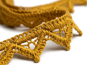 Encaje Guipur Geométrico Amarillo Mostaza de 10 mm, Ribete de Encaje GPO Ecológico de Lujo Personalizable, Fabricante Directo, Embalaje de 20 Metros para Saris - Product Image 3