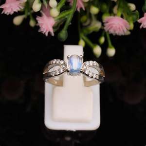 Anillo de Compromiso de Lujo para Mujer, con Piedra Lunar Arcoíris Azul Fuego Natural, Corte Ovalado, Plata de Ley, Chapado en Oro de 14k - Product Image 4