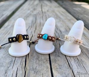 Anillo de macramé con piedra preciosa ovalada hecho a mano |   Anillo de Dedo Bohemio Ajustable en Tono Tierra |   Mangalmay Corporation - Product Image 3