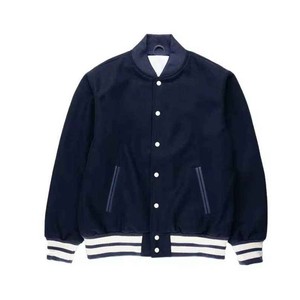 เสื้อแจ็คเก็ตวาร์ซิตี้สีน้ำเงินกรมท่าสำหรับผู้ชาย คอปกพับได้ ทรงปกติ สไตล์สตรีทแวร์ มีฮู้ด ซับในขนสัตว์ แบบกลับด้านได้ ติดกระดุมแถวเดียว - Product Image 1