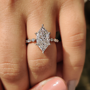 Anillo de Compromiso y Boda Clásico con Diamantes Marquise y Detalles Laterales Marquise, Diamante Cultivado en Laboratorio, Oro Sólido de 14K, Moderno para Mujer - Product Image 3