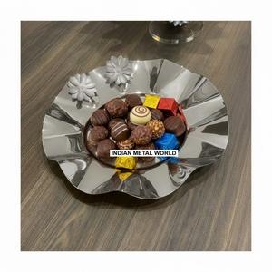 Bol décoratif doré au design fantastique, fait main, style belge, pour bonbons aux truffes aromatisées, idéal pour les cadeaux et la vente en gros - Product Image 3