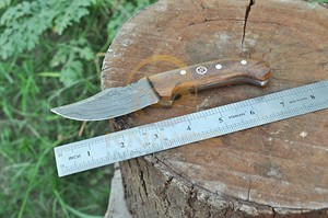 Cuchillo de Caza y Camping de Acero de Damasco Hecho a Mano de Alta Calidad, Cuchillo de Supervivencia para Exteriores de Hoja Fija con Mango de Madera Sólida y Protector - Product Image 4
