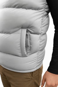 Chaqueta Acolchada Sin Mangas Color Gris Claro Premium para Hombre, Ligera, Cálida, Aislada, con Cierre de Cremallera y Cuello Alto - Product Image 4