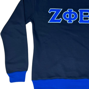 เสื้อสเวตเชิ้ตคอกลมลำลองลาย Zeta Phi Beta Z Phi B ของชมรมหญิงกรีกแบบกำหนดเอง พร้อมขอบสีน้ำเงินเข้มสำหรับใส่ในฤดูหนาว - Product Image 4