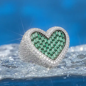 Bague classique en moissanite plaquée argent de luxe DEF 0,5 carat sertie à griffes - Product Image 3