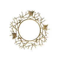 Assiette de présentation de luxe en métal doré, motif papillon et branche, design ajouré élégant en forme de brindille, pour décoration de jardin, mariage et événements