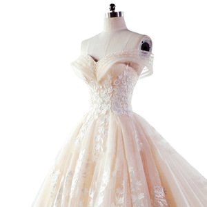 Robe de mariée sans bretelles en mousseline délicate avec perles, coupe trapèze, col en V, taille princesse, fermeture éclair au dos, soutien-gorge intégré, asymétrique, classique - Product Image 4