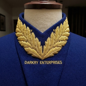 Service de Fabrication Sur Mesure de Régalia de Luxe en Velours Bleu Royal avec Broderie Artisanale en Lingots d'Or et Col Montant - Product Image 1