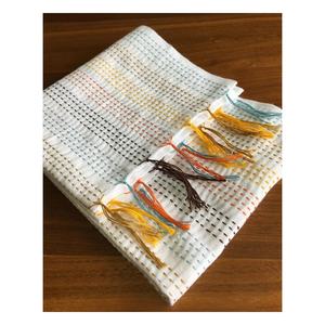 Écharpe longue pour femme EHRI 100% coton, brodée à la main, à pois, avec pompons faits main, respirante, légère, étole artisanale durable - Product Image 1