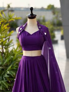 Ensemble Lehenga Choli en soie violette avec dupatta brodée de miroirs pour femmes - Product Image 5