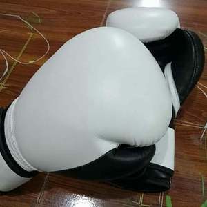 ถุงมือชกมวยหนังแท้แบบมืออาชีพ ปักโลโก้ได้ กันน้ำ ปิดด้วยแถบตีนตุ๊กแก สำหรับฝึกซ้อม ต่อสู้ MMA คิกบ็อกซิ่ง มวยไทย ขายส่ง - Product Image 3