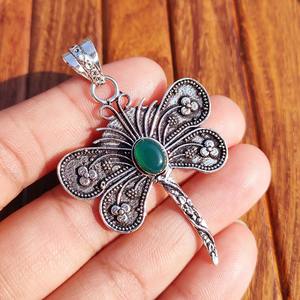 Colgante de mariposa natural de latón con piedra preciosa para sanación de chakras, mindfulness y como regalo. Disponible al mejor precio desde India. - Product Image 6