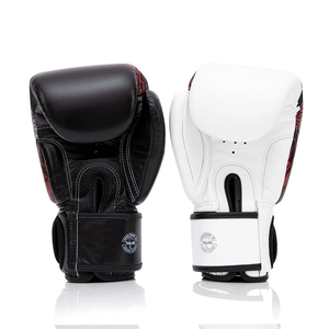 Gants de Muay Thai Fairtex de haute qualité, logo et design personnalisés imprimés, gants de boxe Fairtex pour l'entraînement et le sparring MMA. - Product Image 3