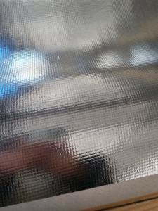 Film réfléchissant isolant thermique en aluminium, laminé PE tissé pour isolation des maisons (réflecteur de chaleur et barrière contre la vapeur) - Product Image 2