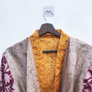 Kimono de Seda con Parches de Diseño para Mujer, Lujosa Túnica Larga Estilo Boho para Dormir, Elegante Ropa de Estar por Casa - Product Image 3