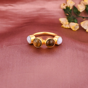 Anillo de Latón Chapado en Oro con Incrustaciones de Ágata Azul Natural y Ojo de Tigre, Joyería Hecha a Mano para Mujer - Product Image 1