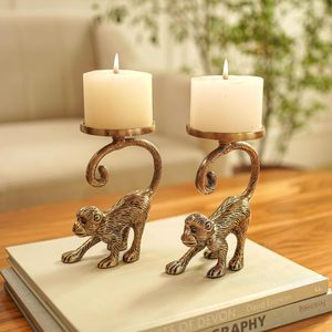 Juego de 2 Portavelas de Latón Antiguo Hechos a Mano con Forma de Mono, Decorativos para Sala de Estar o Mesa de Comedor - Product Image 1