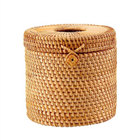 Boîte de rangement rectangulaire écologique en jonc de mer avec couvercle, tressée à la main, avec poignée et fermeture à bouton pour rangement polyvalent