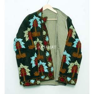 Chaqueta de Invierno Lujosa, Bordada a Mano, 100% Cotizo, Cuello Alto, Ecológica, Transpirable, con Detalles Florales Intrincados - Product Image 6