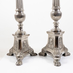 Ensemble de bougeoirs Flame Essence au design classique, en métal durable, pour la décoration de la maison - Product Image 5