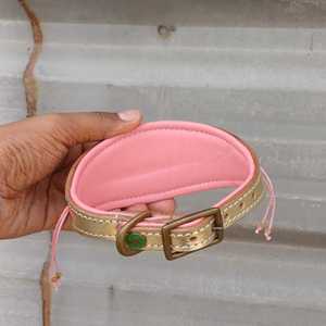 Nouvel Arrivage Collier pour Chien en Cuir Rembourré Rose Luxe Durable en Maille Souple avec Rivets et Perles Faits Main Dorés pour Halloween et Noël - Product Image 1