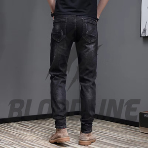 Jean en denim délavé noir coupe slim à jambe droite pour homme, style décontracté taille mi-haute en coton, collection automne - Product Image 2