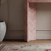 Table console Belladec moderne rose avec incrustation d'os, motif chevrons, faite à la main, écologique, légère, forme personnalisée, à poser au sol