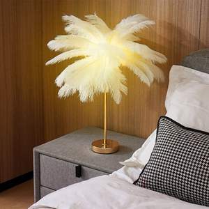 Lampe de table de charge USB Loftus Art Deco Gold Portable avec fonction gradable et accents de plumes blanches - Product Image 4