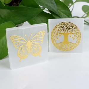 Placa de Carga Cuadrada de Selenita Blanca Natural al por Mayor con Diseño Grabado del Árbol de la Vida Dorado para Limpieza de Cristales y Sanación Reiki - Product Image 1