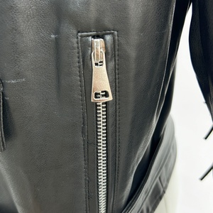 Chaqueta de Motocicleta de Cuero Genuino para Mujer, Mangas con Flecos, Cuello con Botones, Cierre de Cremallera, Resistente al Viento, para Invierno, Otoño y Verano, 100% Poliéster - Product Image 2