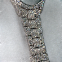Montre en quartz et moissanite approuvée par un testeur de diamants |   Montre VVS Luxury Iced Skeleton carrée 42 mm en or jaune avec bracelet de 20 mm et cadran à aiguilles en verre