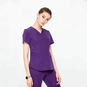 Combinaison de travail pour femmes conçue pour les longues journées, offrant un tissu doux et respirant, une mobilité flexible et un confort durable pour le personnel médical. - Product Image 5