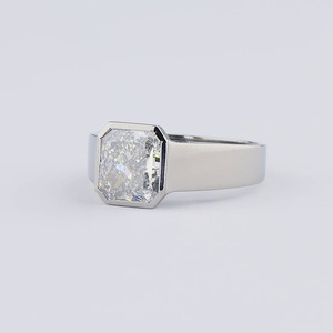 Anillo de diamante cultivado en laboratorio, corte radiante, 3,13 quilates, con 2,50 gramos de joyería de boda rellena de titanio - Product Image 3