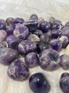 Pierres d'améthyste rondes de qualité supérieure avec une coloration violet foncé, des bords lisses et une texture polie pour les collectionneurs, la décoration et le bien-être - Product Image 1