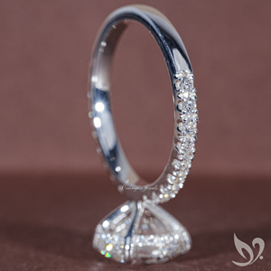 Anillo de Diamante Cultivado en Laboratorio de 3CT con Halo Oculto, Oro Sólido de 10K, Certificado IGI, para Aniversario - Product Image 2