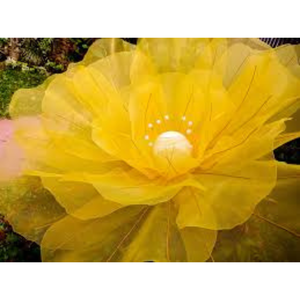 Grandes fleurs artificielles en tissu organza - Product Image 2