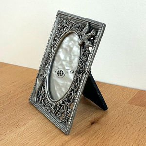 Cadre photo en métal fait main élégant, décoration de luxe par Tradebyd - Product Image 4