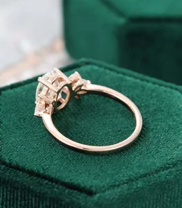 Anillo de compromiso para mujer con diamante simulado de corte ovalado de 2,00 quilates, chapado en oro rosa de 14 quilates - Product Image 2