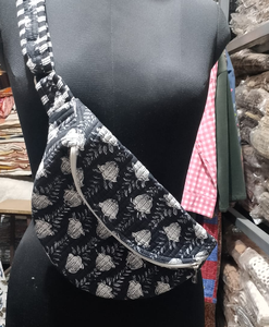 Bolso de pecho para mujer con estampado de dibujos animados, correa ajustable, cierre de cremallera, estilo minimalista, para todas las estaciones, bolso cruzado de un solo hombro - Product Image 3