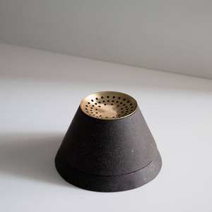 Quemador de Incienso Redondo de Metal Dorado con Tapa Perforada, Porta Incienso Árabe con Fragancia de Oud, Decoración de Lujo para el Hogar, Venta al por Mayor para Ramadán - Product Image 4